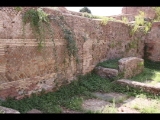 06794 ostia - regio i - insula ix - caseggiato dietro la curia (i,ix,1) - raum in der suedwestecke - suedwand - 09-2022.jpg